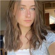 Chica responsable .Doy clases particulares para niños de primaria tanto inglés como mates como lengua …tengo el título de la eso